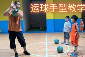  儿童篮球学员如何在游戏中学会观察对手：培养洞察力与实战能力